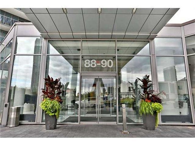 809 - 90 Park Lawn Rd, Condo with 1 bedrooms, 1 bathrooms and 1 parking in Toronto ON | Image 2