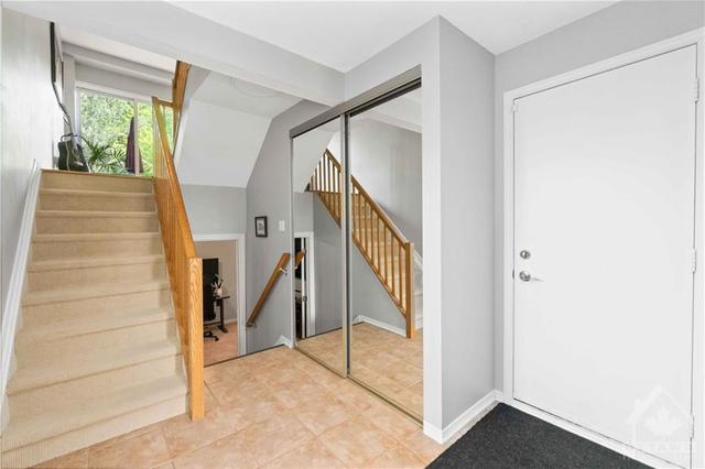 321 Knudson Drive, Townhouse with 3 bedrooms, 3 bathrooms and 3 parking in Ottawa ON | Image 4