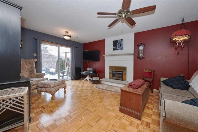 76 Lillian Cres, House detached with 3 bedrooms, 2 bathrooms and 4 parking in Barrie ON | Image 7