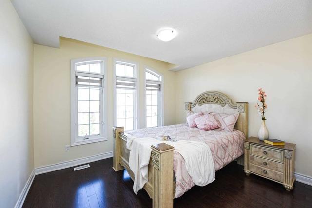 23 Ladbrook Cres, House detached with 5 bedrooms, 4 bathrooms and 6 parking in Brampton ON | Image 21