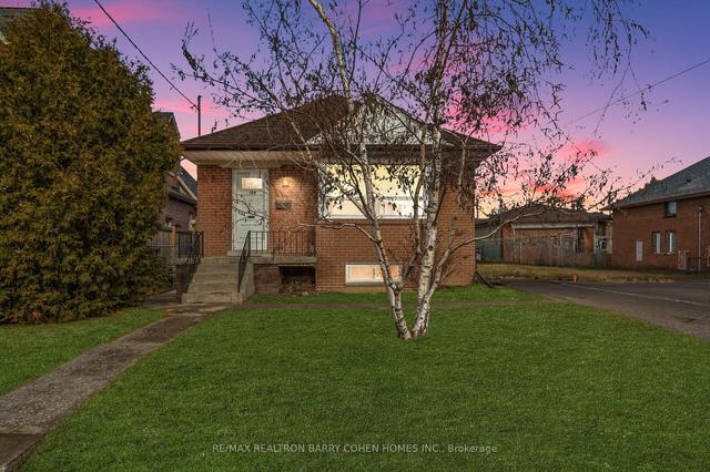 126 Anthony Rd, House detached with 3 bedrooms, 2 bathrooms and 3 parking in Toronto ON | Image 12