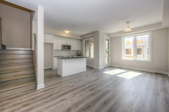100 Hollywood Crt, House attached with 2 bedrooms, 2 bathrooms and 2 parking in Cambridge ON | Image 2