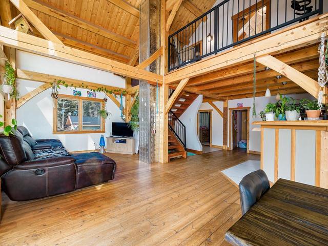 2360 Trans Canada Highway N, House detached with 4 bedrooms, 2 bathrooms and null parking in Columbia Shuswap A BC | Image 7