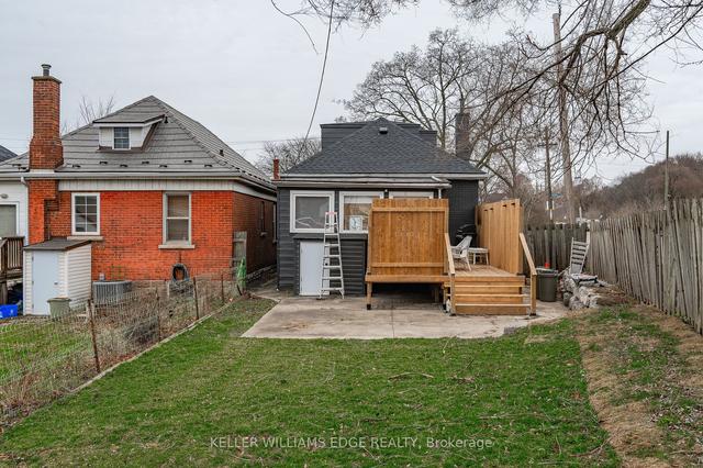 218 Rosslyn Ave S, House detached with 2 bedrooms, 2 bathrooms and 2 parking in Hamilton ON | Image 24