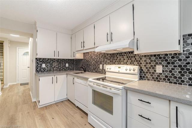 4 - 90 Sarah Lane, House attached with 3 bedrooms, 2 bathrooms and 2 parking in Oakville ON | Image 2