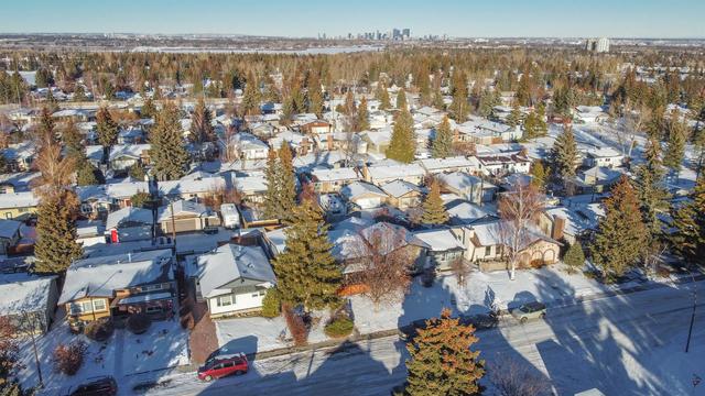 2832 Cedarbrae Drive Sw, House detached with 4 bedrooms, 3 bathrooms and 2 parking in Calgary AB | Image 50