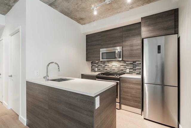 1010 - 111 Bathurst St, Condo with 2 bedrooms, 1 bathrooms and 1 parking in Toronto ON | Image 18