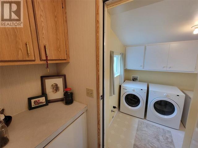 715 10th Avenue, House detached with 2 bedrooms, 2 bathrooms and null parking in Keremeos BC | Image 27