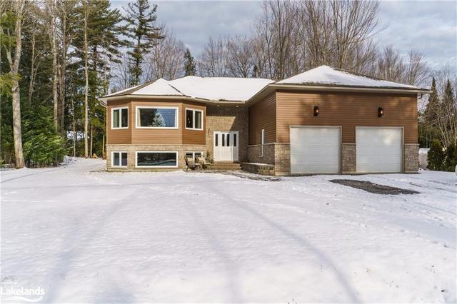 19 Douglas Drive, House detached with 3 bedrooms, 3 bathrooms and null parking in Bracebridge ON | Card Image
