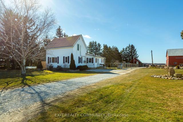 1057 Hale School Rd, House detached with 3 bedrooms, 1 bathrooms and 20 parking in Dawn Euphemia ON | Image 1