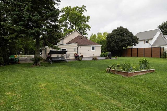 235 Oakland Rd, House detached with 3 bedrooms, 2 bathrooms and 5 parking in Brant ON | Image 15