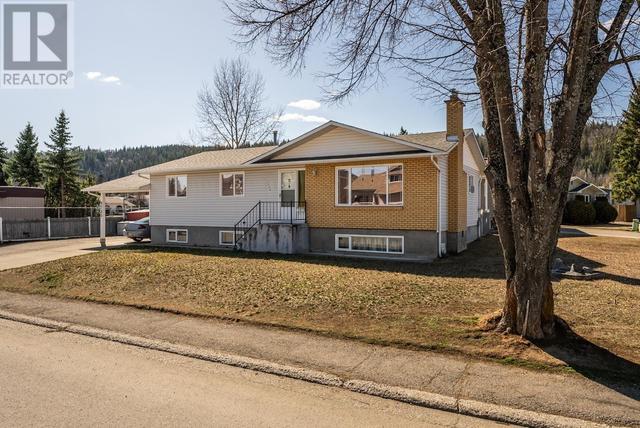 4755 Hill Avenue, House detached with 4 bedrooms, 2 bathrooms and null parking in Prince George BC | Image 2