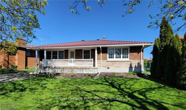 7 Hobson Ave, House detached with 4 bedrooms, 1 bathrooms and 4 parking in Welland ON | Image 1