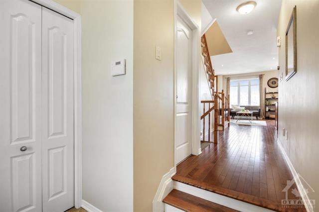 404 Sultan Street, Townhouse with 3 bedrooms, 3 bathrooms and 3 parking in Ottawa ON | Image 4