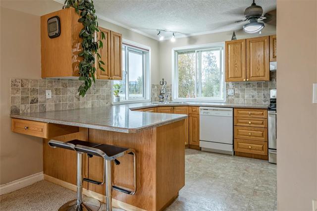 1361 Mountain View Road, House detached with 5 bedrooms, 3 bathrooms and 6 parking in Spallumcheen BC | Card Image
