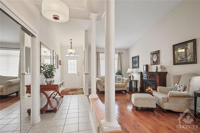 40 Sable Run Drive, Townhouse with 3 bedrooms, 3 bathrooms and 4 parking in Ottawa ON | Image 3