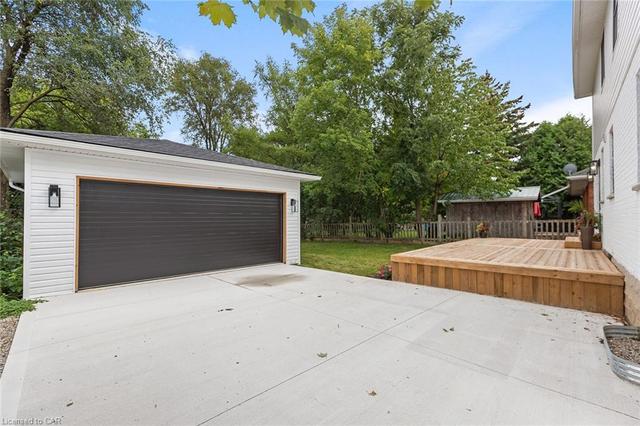 146 Oxford Street, House detached with 3 bedrooms, 2 bathrooms and 7 parking in Kitchener ON | Image 39
