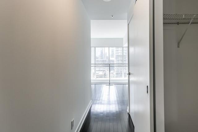 lph26 - 21 Nelson St, Condo with 1 bedrooms, 1 bathrooms and 1 parking in Toronto ON | Image 11