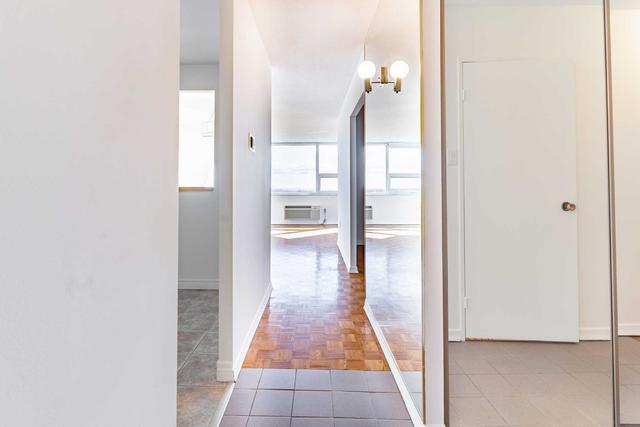 909 - 121 Ling Rd, Condo with 2 bedrooms, 2 bathrooms and 1 parking in Toronto ON | Image 19