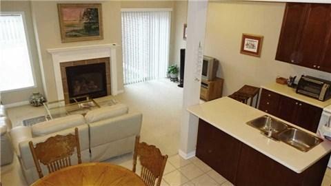2009 Redstone Cres, House attached with 3 bedrooms, 3 bathrooms and 2 parking in Oakville ON | Image 7