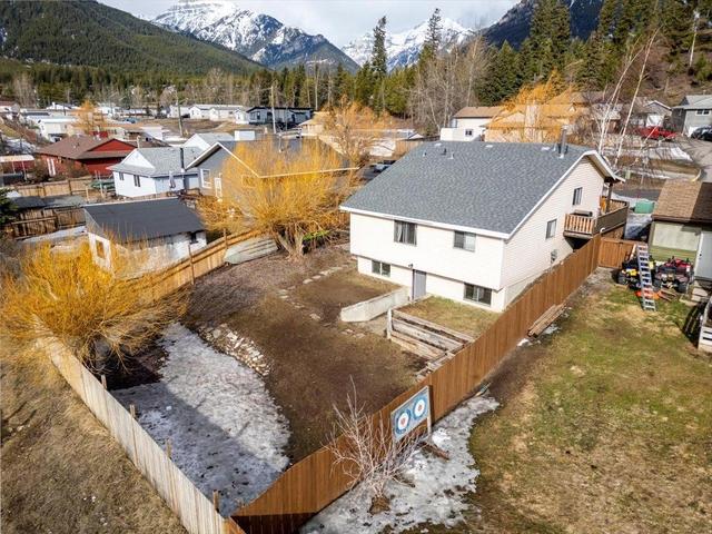 720 Balmer Crescent, House detached with 5 bedrooms, 3 bathrooms and 3 parking in Elkford BC | Image 41