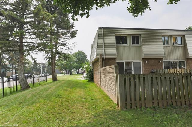 116 - 17 Old Pine Trail, House attached with 3 bedrooms, 1 bathrooms and null parking in St. Catharines ON | Image 17