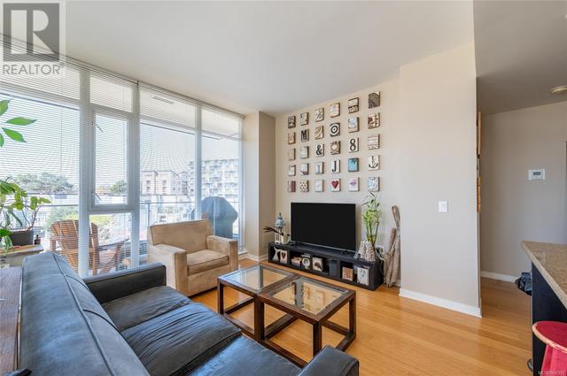 401 - 379 Tyee Rd, Condo with 2 bedrooms, 2 bathrooms and 2 parking in Victoria BC | Image 6