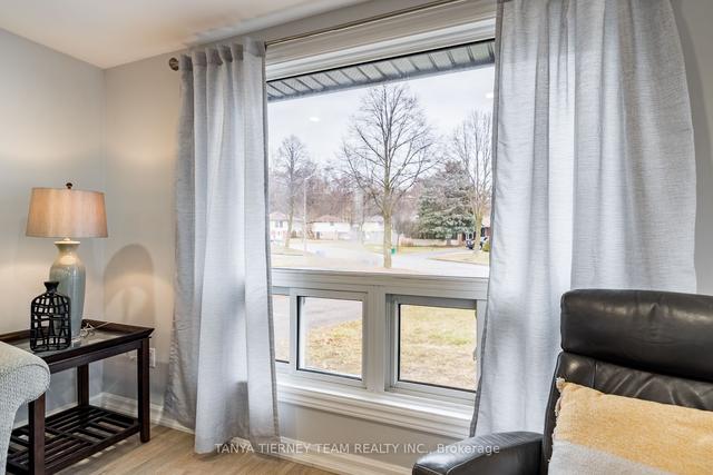 738 Edna Crt, House detached with 3 bedrooms, 2 bathrooms and 5 parking in Oshawa ON | Image 5