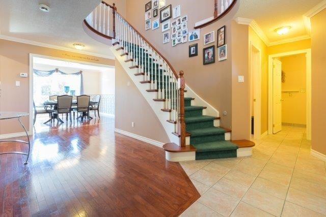 7 Birdsilver Gdns, House detached with 4 bedrooms, 4 bathrooms and 4 parking in Toronto ON | Image 2