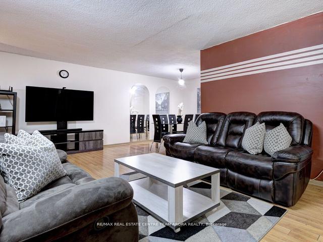 910 - 15 Kensington Rd, Condo with 2 bedrooms, 1 bathrooms and 1 parking in Brampton ON | Image 6