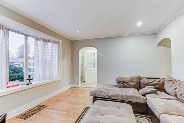 33 Orlando Blvd, House detached with 3 bedrooms, 2 bathrooms and 4 parking in Toronto ON | Image 32