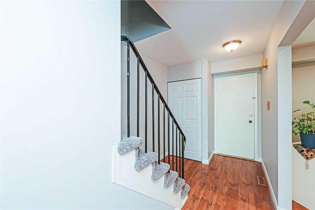 6 - 1020 Central Park Dr, Townhouse with 3 bedrooms, 2 bathrooms and 1 parking in Brampton ON | Image 2