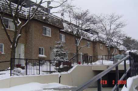 th 67 - 10 Rodda Blvd, Townhouse with 3 bedrooms, 2 bathrooms and 2 parking in Toronto ON | Image 1