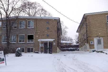 101 - 2953 Lawrence Ave E, House detached with 3 bedrooms, 1 bathrooms and 2 parking in Toronto ON | Image 1