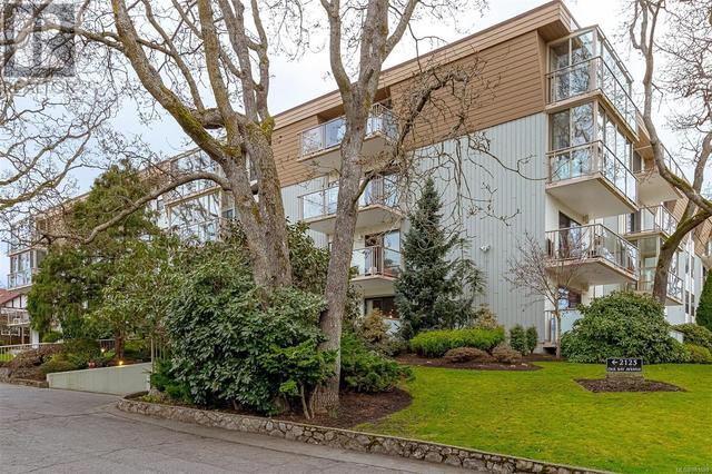 101 - 2125 Oak Bay Ave, Condo with 2 bedrooms, 2 bathrooms and 1 parking in Oak Bay BC | Image 39