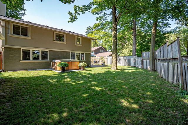 1974 Truscott Dr, House detached with 3 bedrooms, 4 bathrooms and 6 parking in Mississauga ON | Image 2