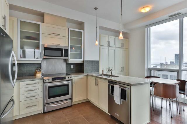 ph05 - 763 Bay St, Condo with 2 bedrooms, 3 bathrooms and 3 parking in Toronto ON | Image 6