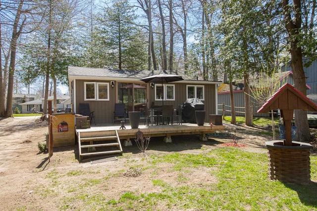 578 Oxbow Park Dr, House detached with 2 bedrooms, 1 bathrooms and 8 parking in Wasaga Beach ON | Image 5