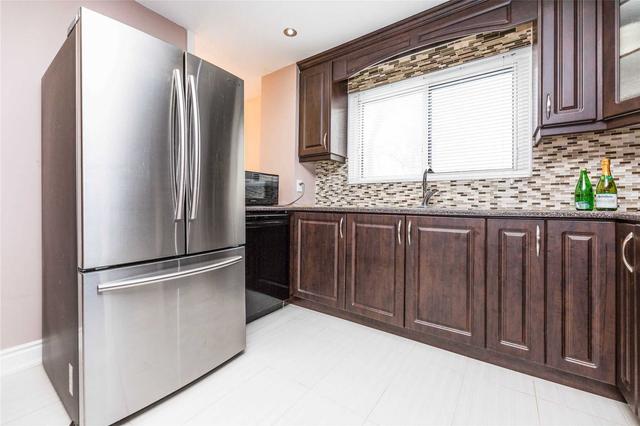 100 Carleton Pl, Townhouse with 3 bedrooms, 2 bathrooms and 2 parking in Brampton ON | Image 34
