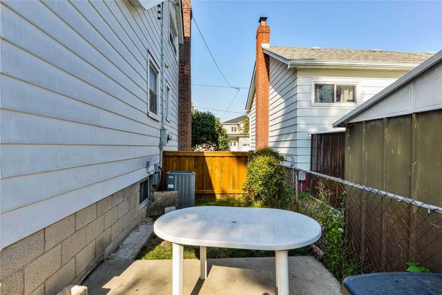 7186 Lancaster Ave, House detached with 3 bedrooms, 2 bathrooms and 5 parking in Mississauga ON | Image 16