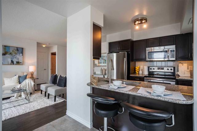 2010 - 19 Grand Trunk Cres, Condo with 2 bedrooms, 2 bathrooms and 1 parking in Toronto ON | Image 7