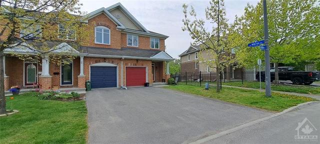 210 Stedman Street, Townhouse with 3 bedrooms, 3 bathrooms and 2 parking in Ottawa ON | Image 3
