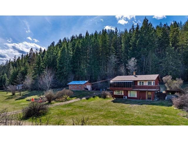 3481 Crestview Road, House detached with 2 bedrooms, 2 bathrooms and null parking in Central Kootenay B BC | Image 7