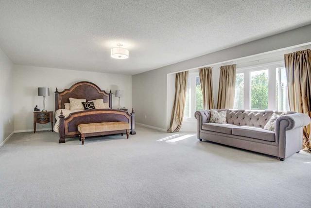 3160 Spring Creek Cres, House detached with 4 bedrooms, 3 bathrooms and 6 parking in Mississauga ON | Image 3