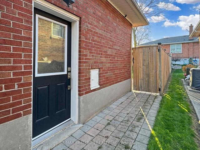 130 Broadlands Blvd, House detached with 3 bedrooms, 2 bathrooms and 8 parking in Toronto ON | Image 33