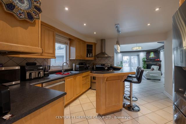35 Railway St, House detached with 3 bedrooms, 2 bathrooms and 14 parking in Vaughan ON | Image 5