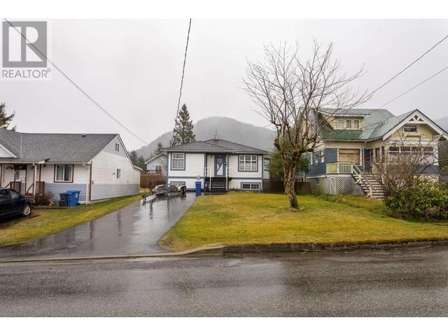 624 E 7th Avenue, House detached with 3 bedrooms, 2 bathrooms and null parking in Prince Rupert BC | Image 22