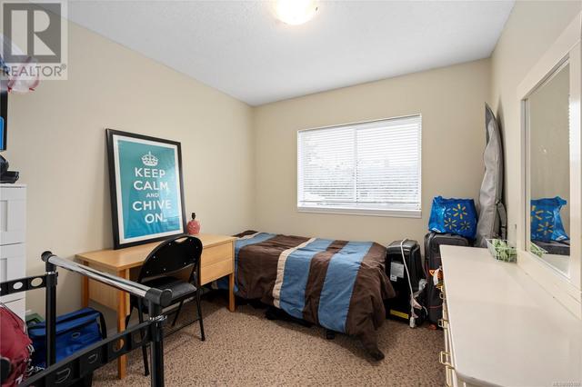 unit B upstairs 3 bed | Image 12