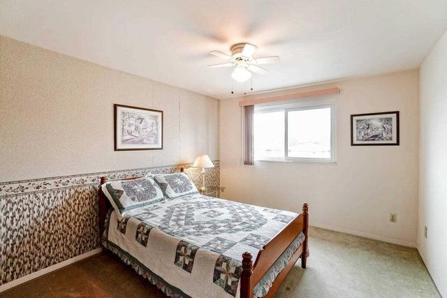 27 Huntsville St, Townhouse with 3 bedrooms, 2 bathrooms and 3 parking in Hamilton ON | Image 6