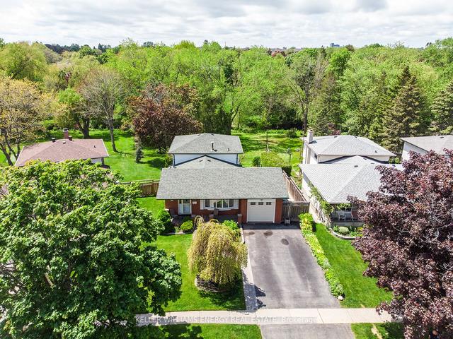 310 Lorindale Dr, House detached with 3 bedrooms, 2 bathrooms and 5 parking in Oshawa ON | Image 32